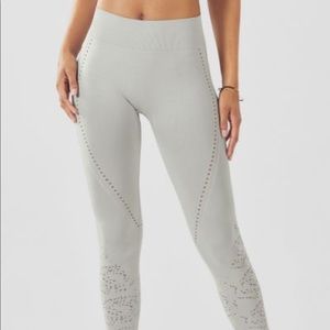 FABLETICS - Seamless High-Waisted Solid Capri